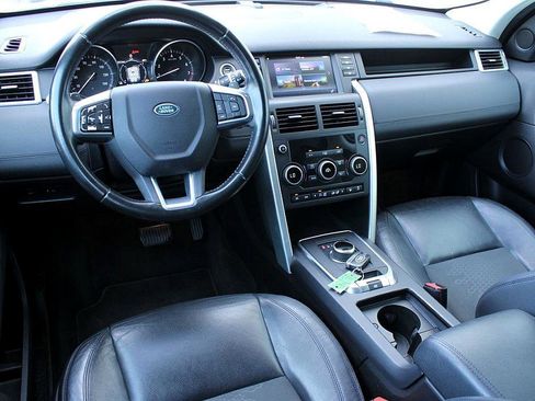 Used 2017 Land Rover Discovery Sport SE image 16