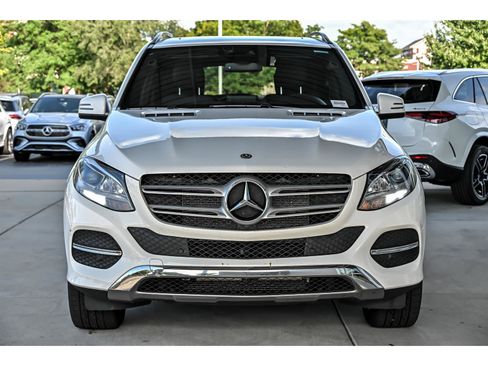 Used 2019 Mercedes-Benz GLE 400 4MATIC image 4