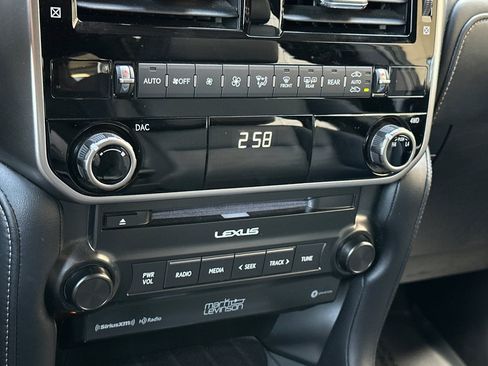 Used 2022 Lexus GX 460 Premium w/ Accessory Package AWD/4WD image 19