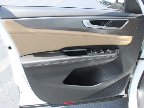 Used 2024 Volkswagen Atlas Cross Sport SE FWD image 11