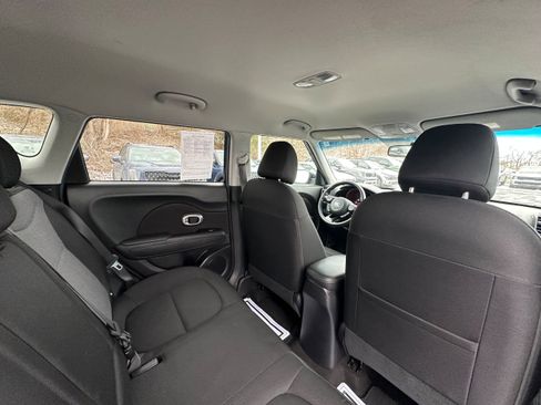 Used 2017 Kia Soul + image 19