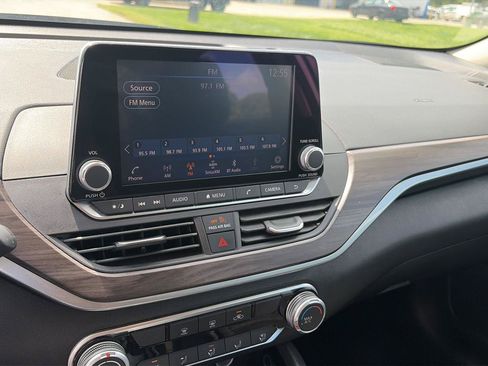 Used 2024 Nissan Altima 2.5 SV FWD image 20