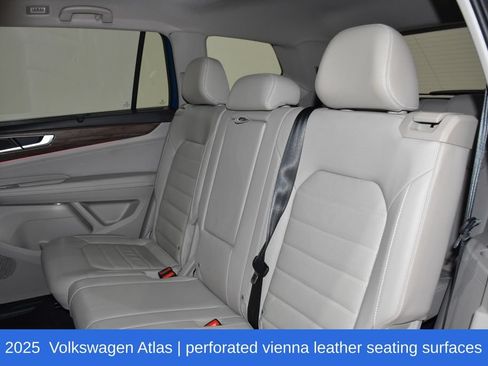 Used 2025 Volkswagen Atlas SEL AWD/4WD image 30