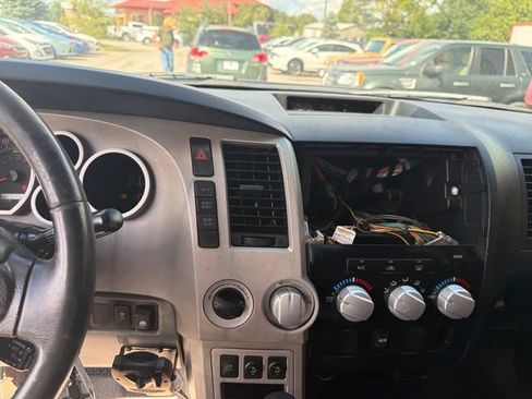 Used 2008 Toyota Tundra 4x4 CrewMax image 11
