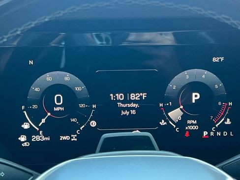 Used 2025 GMC Yukon Denali Ultimate AWD/4WD image 37