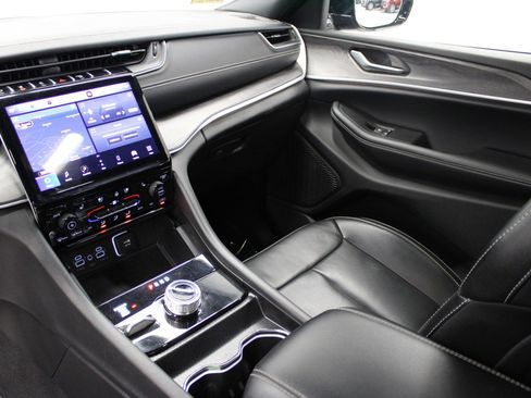 Used 2024 Jeep Grand Cherokee L Limited w/ Luxury Tech Group II image 25