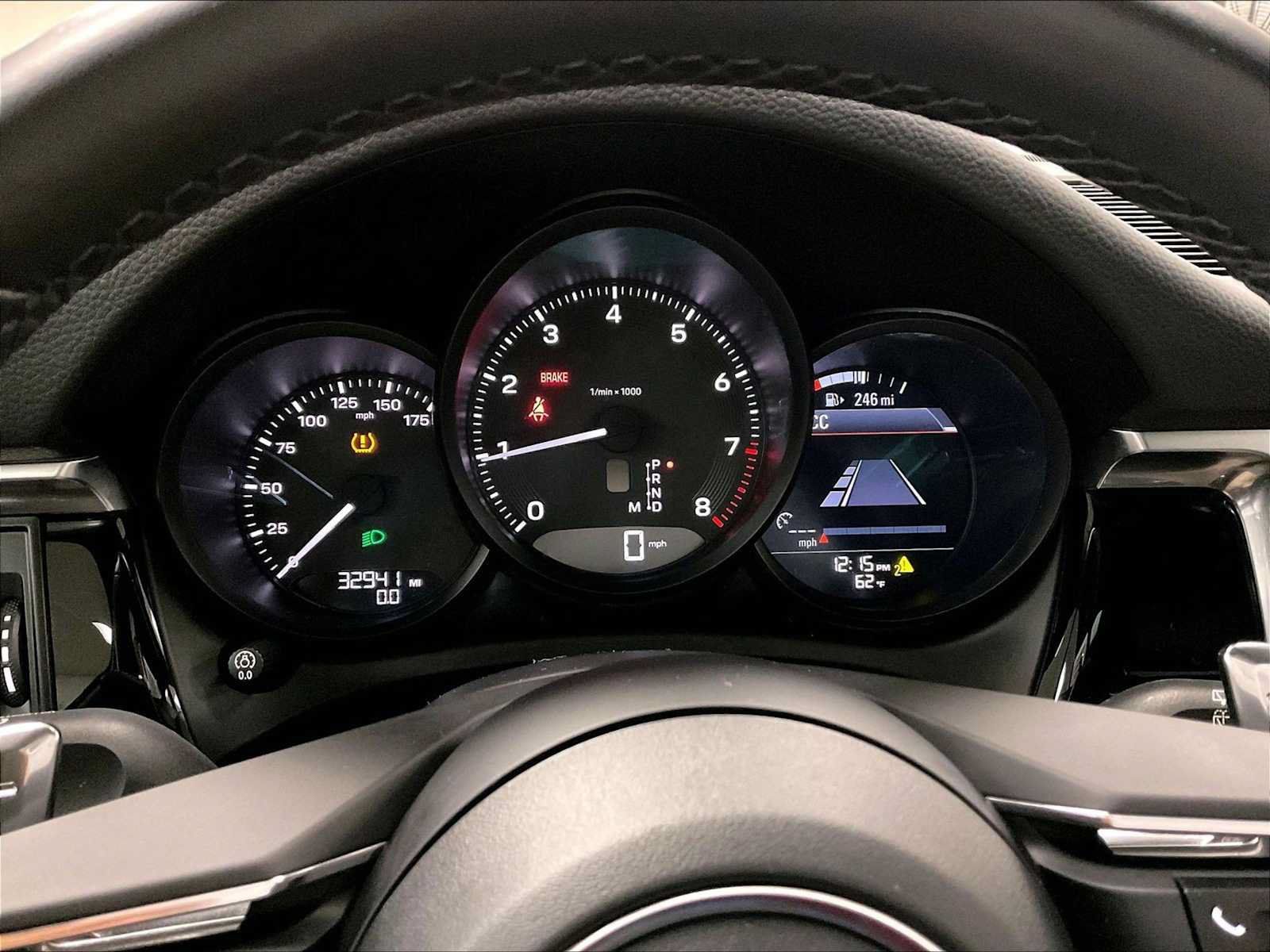 Certified 2023 Porsche Macan AWD/4WD image 29