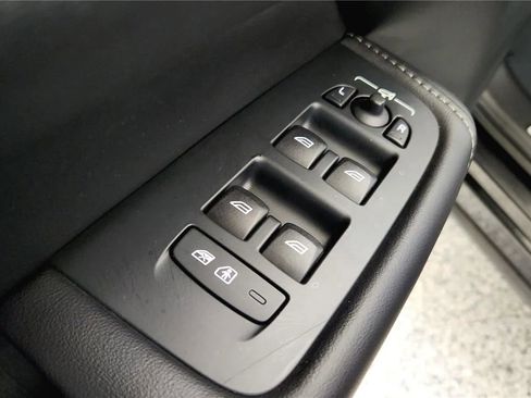 Used 2023 Volvo XC60 B5 Ultimate w/ Climate Package image 30