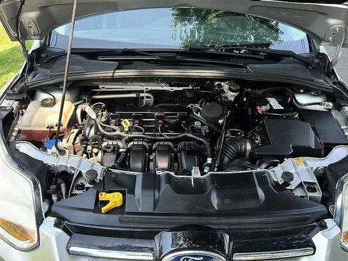 Used 2014 Ford Focus SE w/ Equipment Group 201A FWD image 9