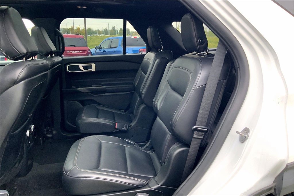 Used 2020 Ford Explorer XLT w/ Equipment Group 202A AWD/4WD image 11
