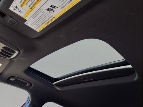 Used 2024 Chevrolet Trax RS w/ Sunroof Package image 17