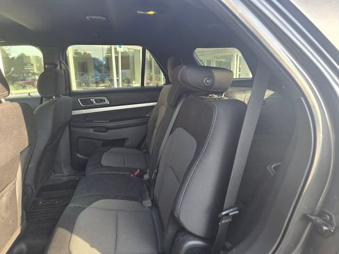 Used 2017 Ford Explorer XLT AWD/4WD image 8