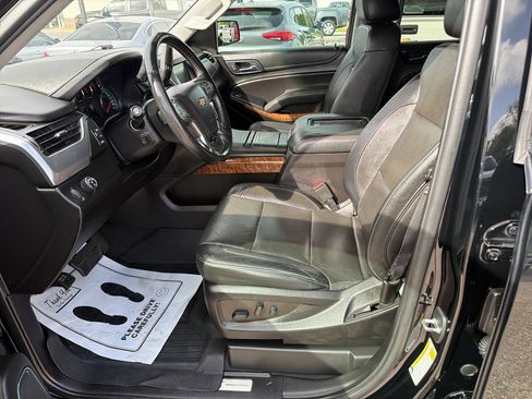 Used 2019 Chevrolet Suburban Premier image 25