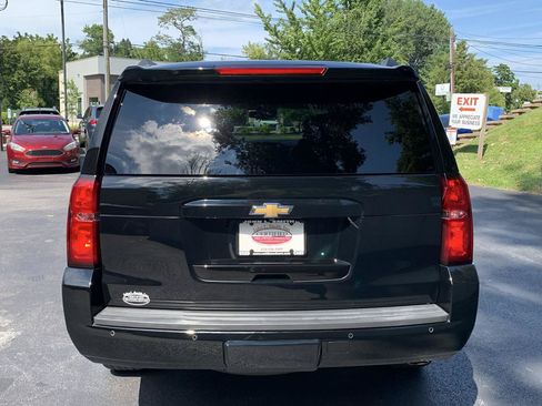 Used 2018 Chevrolet Tahoe LT w/ LT Signature Package AWD/4WD image 4