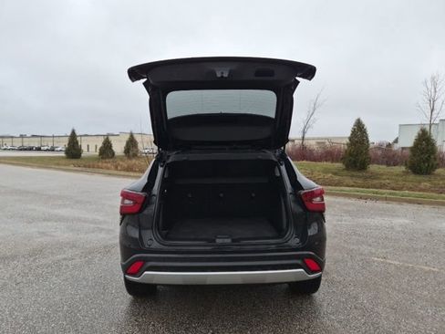 Used 2025 Chevrolet Trax LT w/ Driver Confidence Package image 7