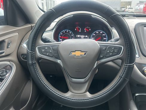 Used 2018 Chevrolet Malibu LT image 17