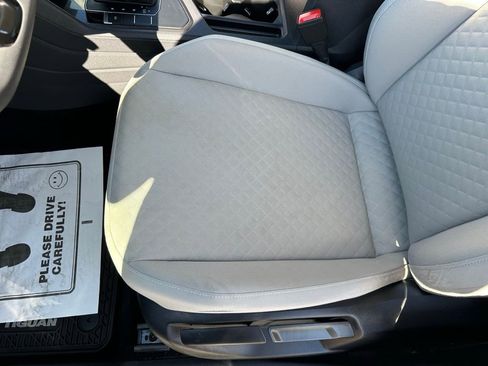 Used 2020 Volkswagen Tiguan S image 23