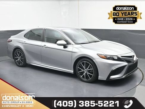 Used 2021 Toyota Camry SE FWD image 1