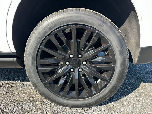 Used 2025 GMC Yukon Denali w/ Sun & Power Step Package image 16