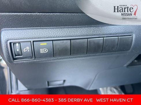 Used 2022 Toyota Corolla LE image 40