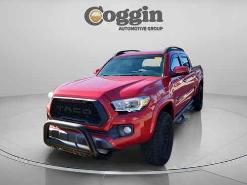 Used 2017 Toyota Tacoma SR5 w/ Tow Package image 2