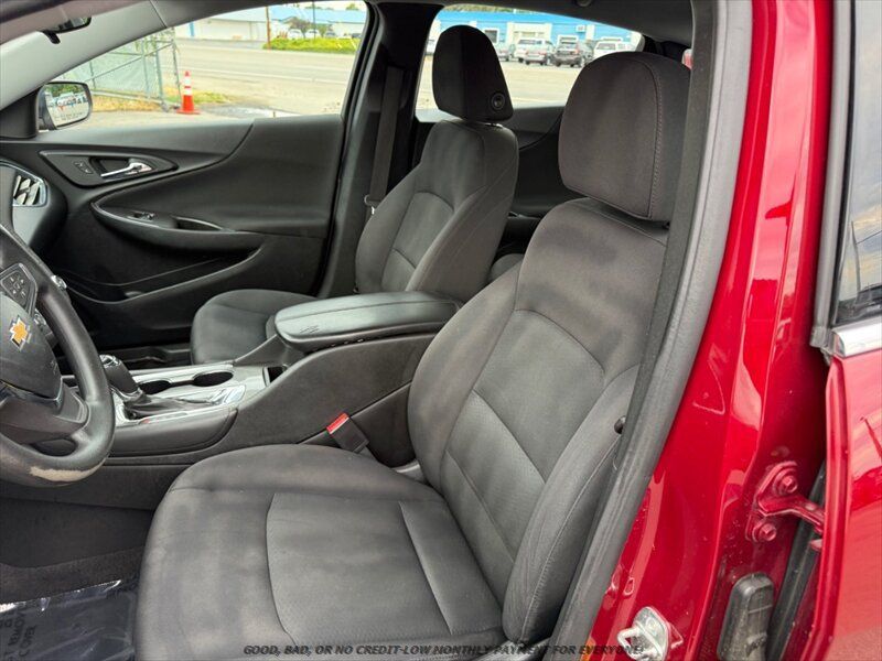 Used 2017 Chevrolet Malibu LT FWD image 11