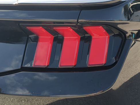 Used 2025 Ford Mustang GT Premium image 37