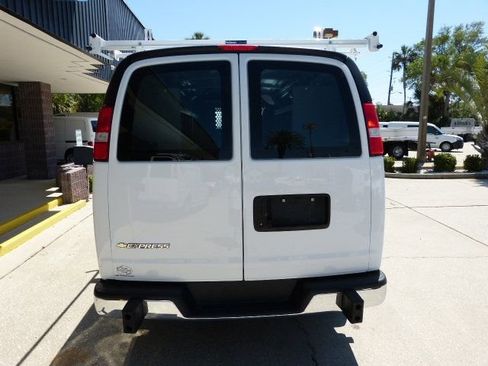Used 2022 Chevrolet Express 2500 w/ Driver Convenience Package image 12
