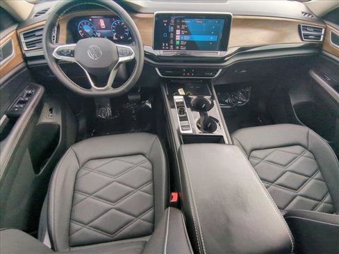 Used 2025 Volkswagen Atlas SE image 17