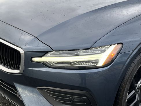 Used 2019 Volvo S60 T5 Momentum w/ Premium Package image 13