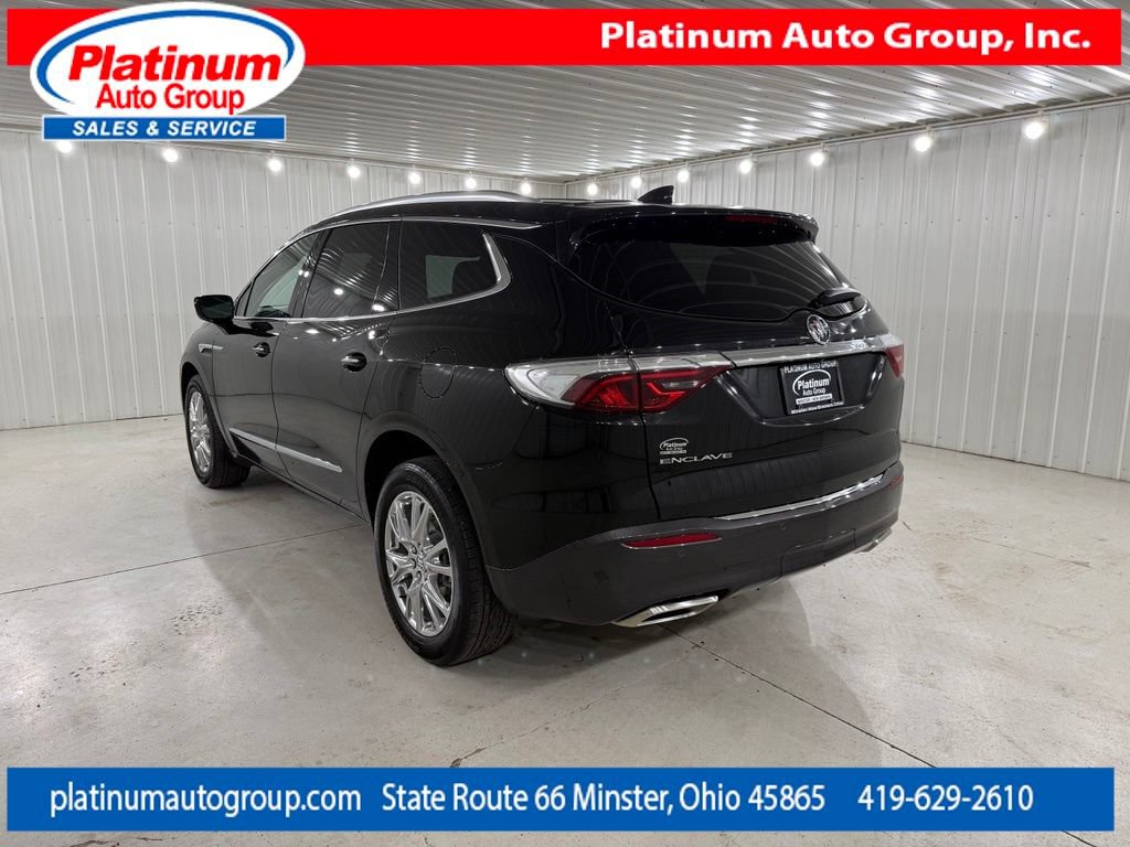 Used 2023 Buick Enclave Essence w/ Experience Buick Package FWD image 3