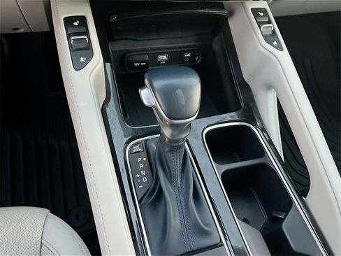 Used 2023 Kia Telluride EX w/ EX Captain's Chair Package image 17