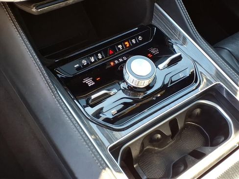 Used 2022 Jeep Wagoneer Series III w/ Premium Group I image 28