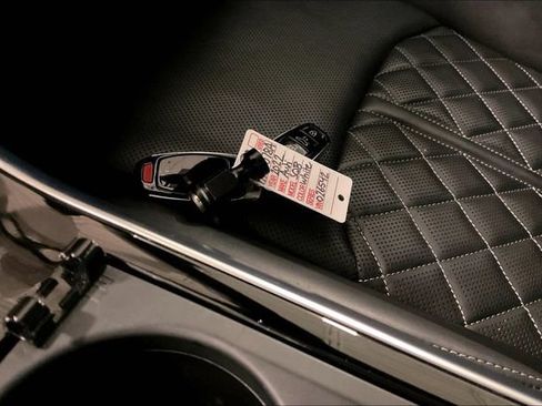 Used 2022 Audi SQ8 Prestige image 11