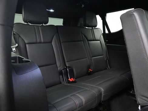 Used 2025 Chevrolet Suburban RST AWD/4WD image 29