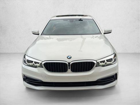 Used 2020 BMW 530i w/ Convenience Package image 2