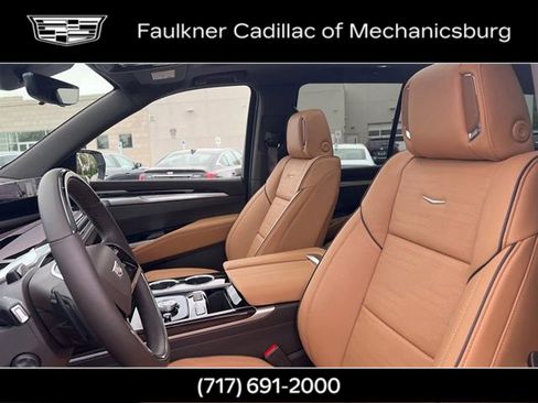 Used 2026 Cadillac Escalade Luxury w/ Touring Package AWD/4WD image 18