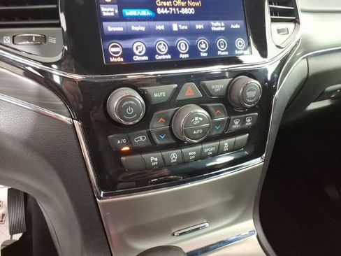 Used 2021 Jeep Grand Cherokee Limited AWD/4WD image 21