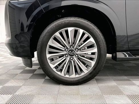 Used 2025 INFINITI QX80 Sensory AWD/4WD image 10