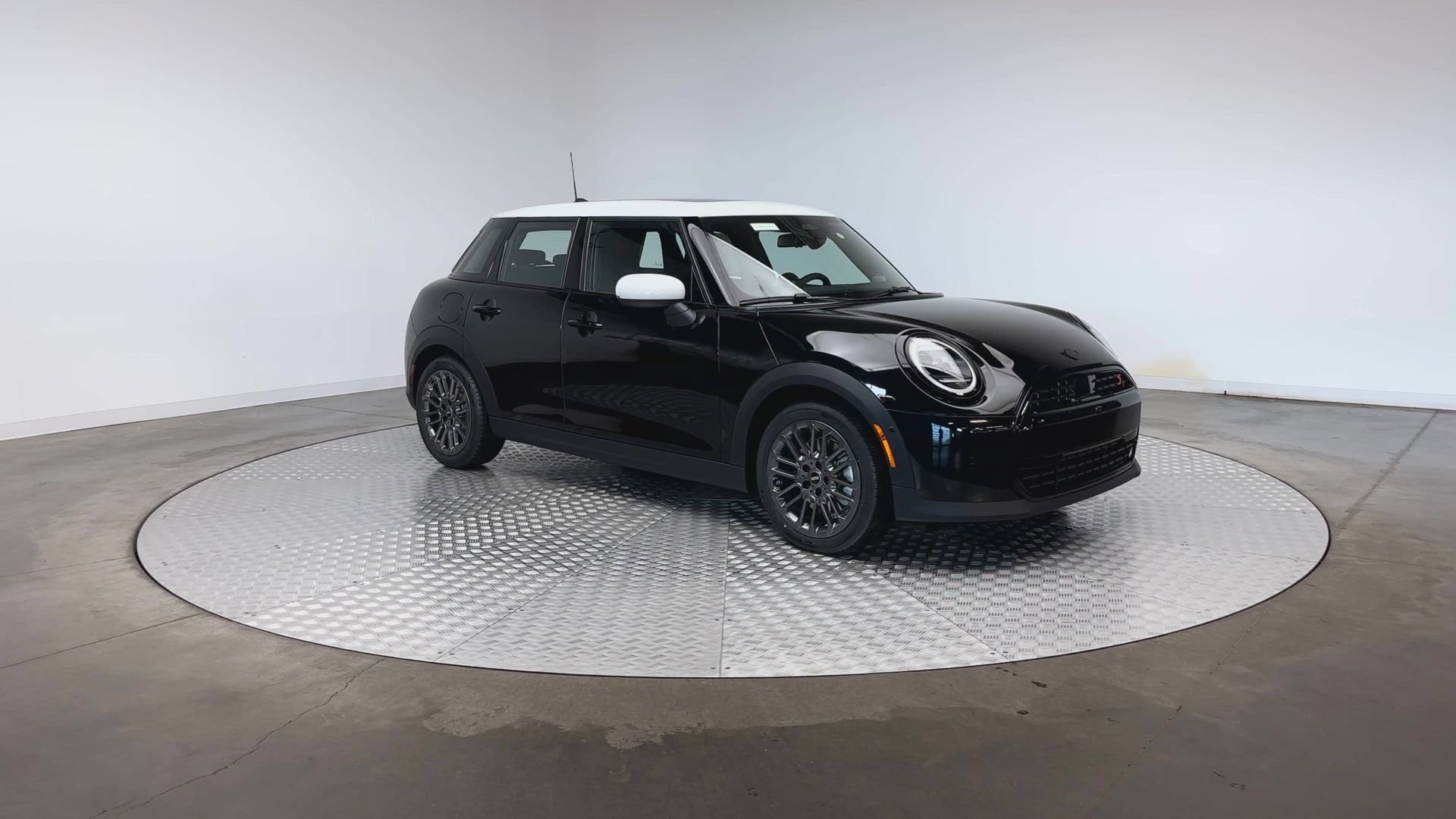 Used 2027 MINI Cooper S FWD image 2