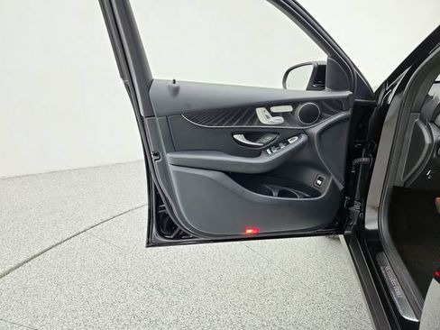 Used 2018 Mercedes-Benz GLC 300 4MATIC image 24