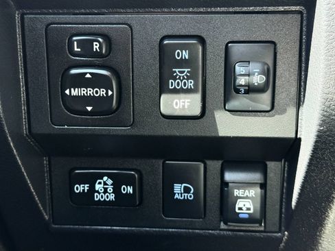 Used 2021 Toyota Tundra SR5 w/ SR5 Leather Package AWD/4WD image 29