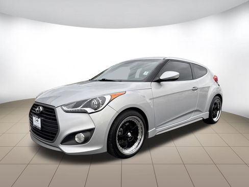 Used 2016 Hyundai Veloster Turbo FWD image 3