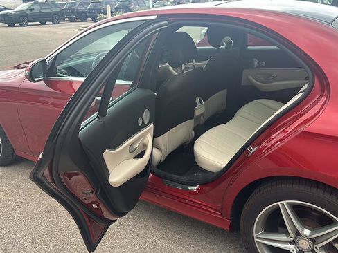 Used 2017 Mercedes-Benz E 300 4MATIC image 14