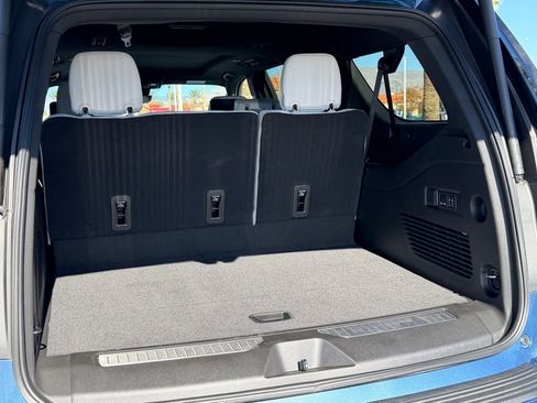 New 2025 Chevrolet Suburban Premier image 9