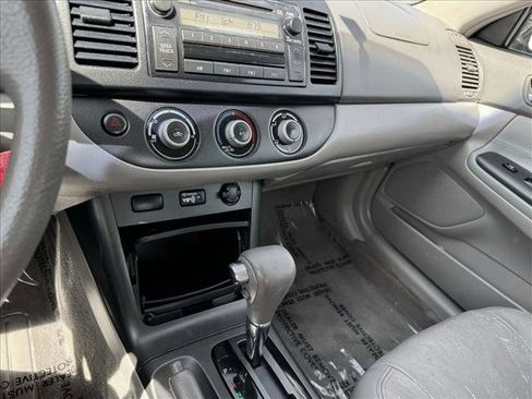 Used 2005 Toyota Camry LE FWD image 14
