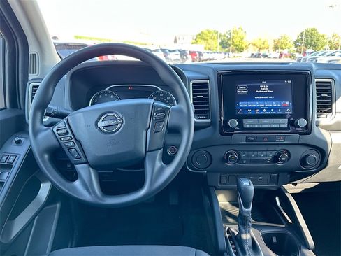Used 2024 Nissan Frontier SV image 19