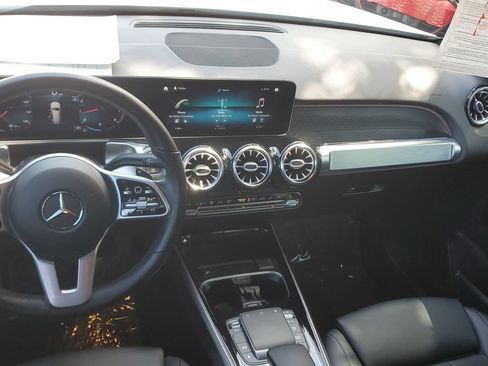 Used 2021 Mercedes-Benz GLB 250 4MATIC image 21