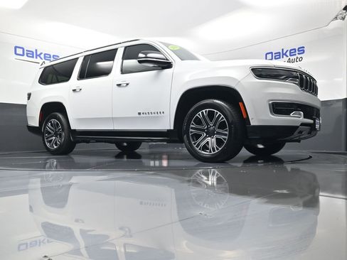 Used 2024 Jeep Wagoneer L Series II w/ Flexible Seating Group image 41