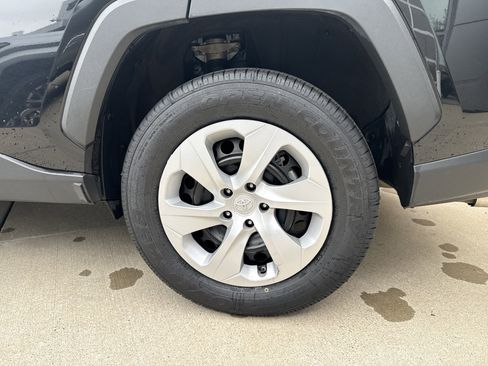 Used 2025 Toyota RAV4 LE image 34